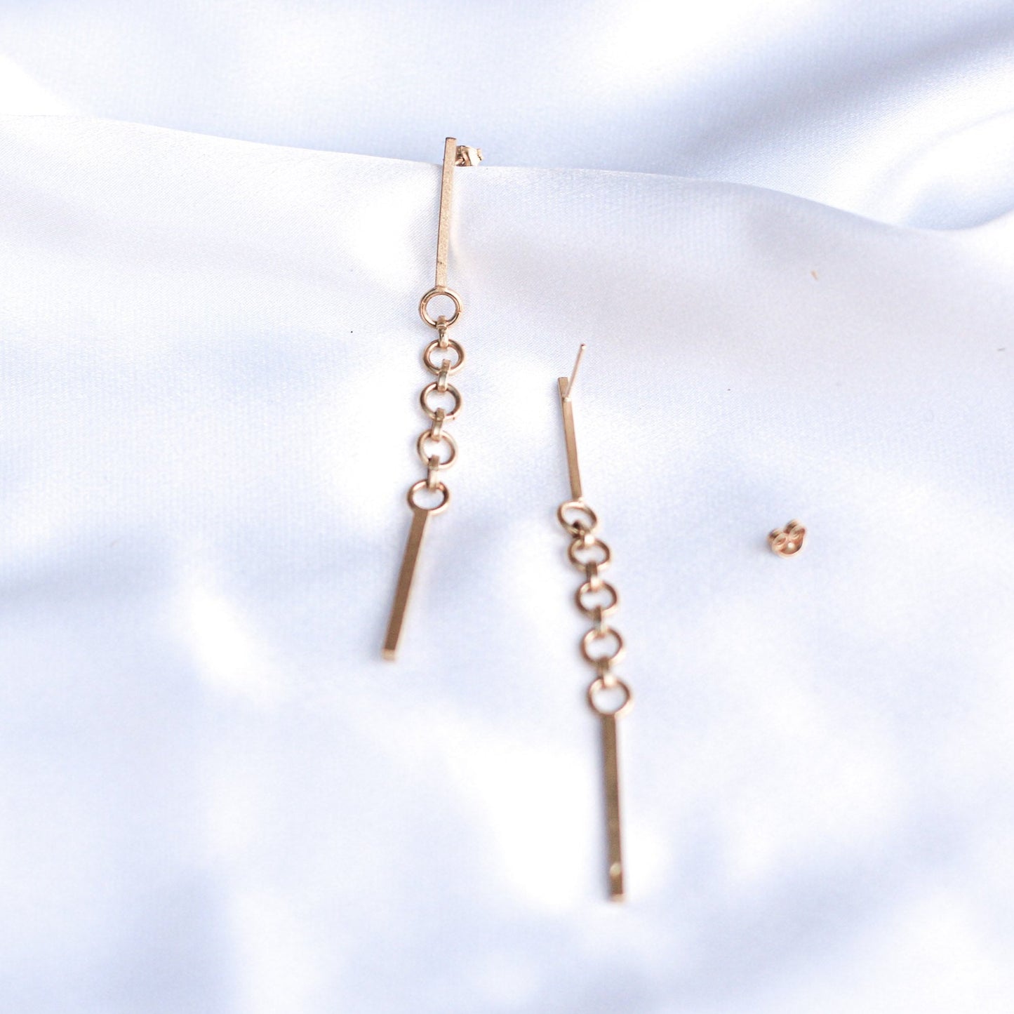 long gold earrings with chain and bar • 14ct gold plated