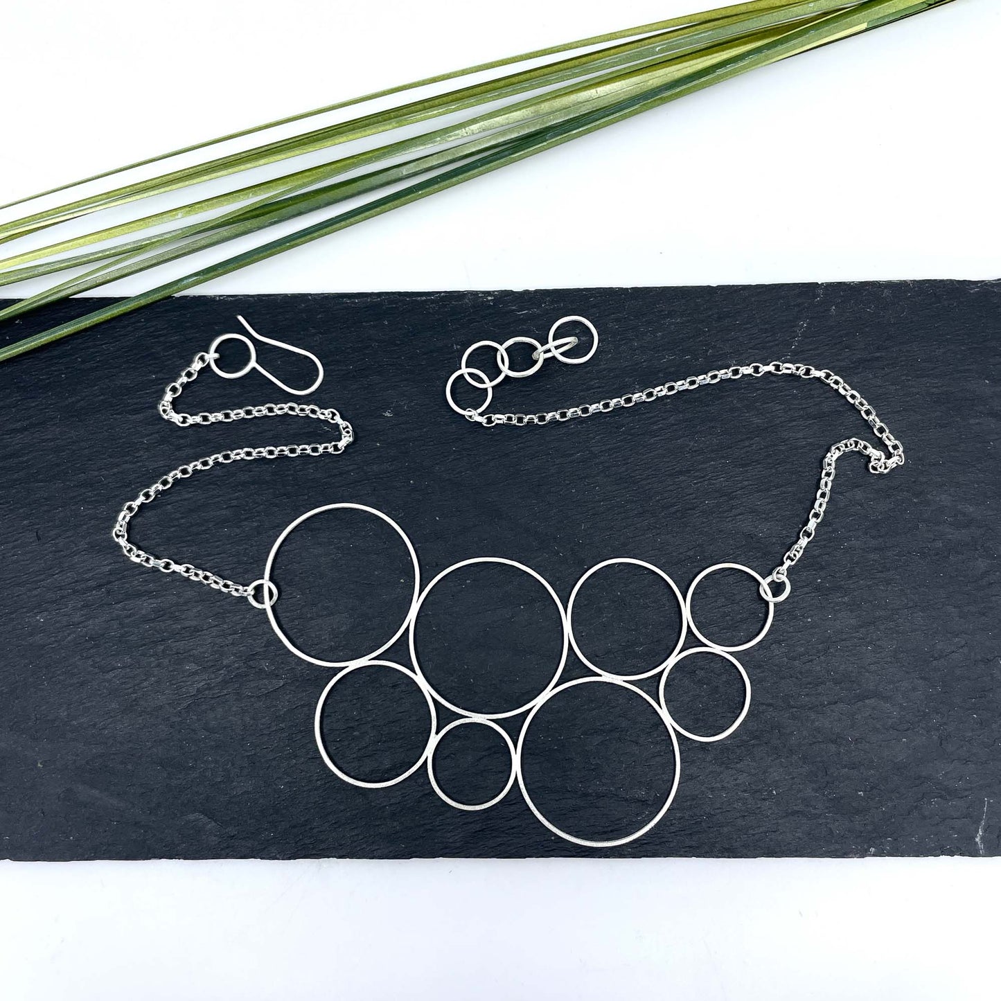 pHOTOS !!!!! geometric silver necklace with round circles and adjustable chain