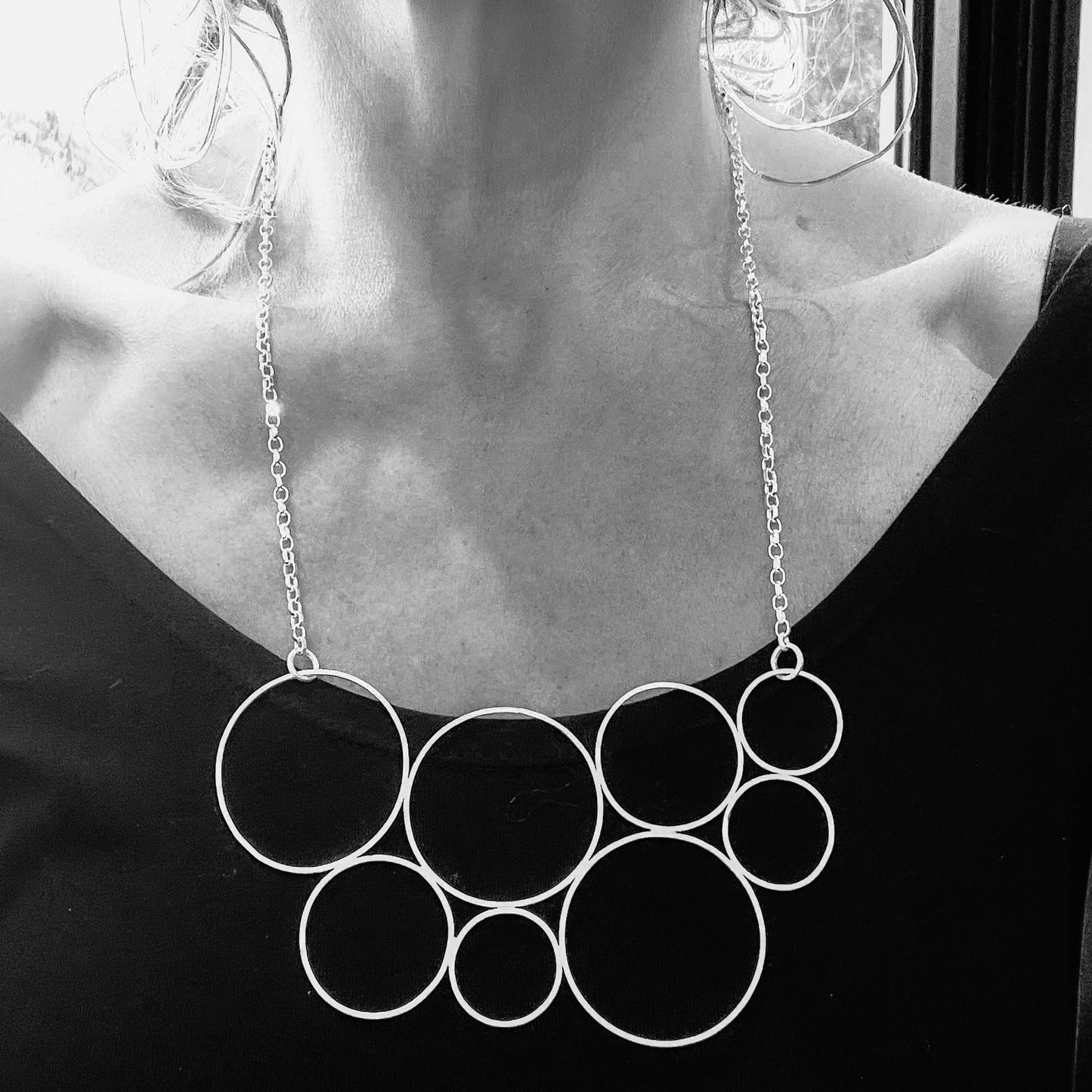 pHOTOS !!!!! geometric silver necklace with round circles and adjustable chain
