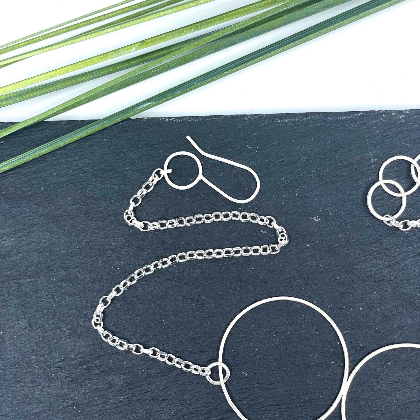 pHOTOS !!!!! geometric silver necklace with round circles and adjustable chain