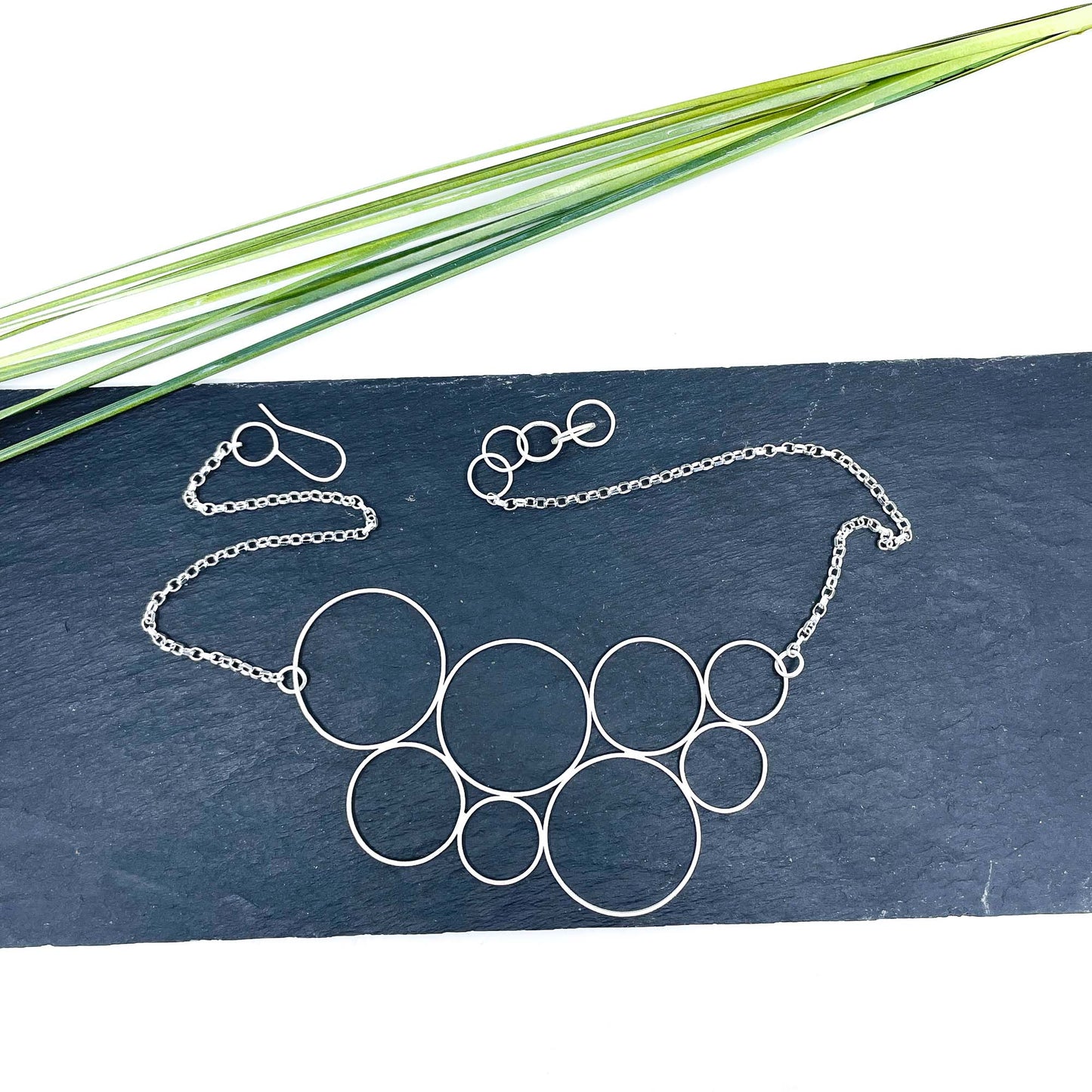 pHOTOS !!!!! geometric silver necklace with round circles and adjustable chain