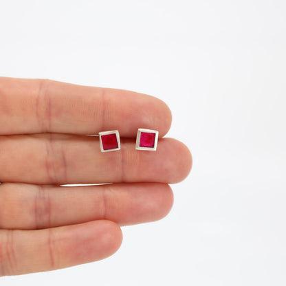 kleine rote quadratische silberne Ohrstecker • handgefertigt in Frankreich 