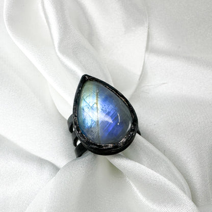 Verstellbarer Statement-Ring mit Mondstein – Oxidiertes Sterlingsilber, Tropfenform