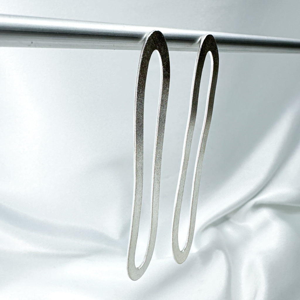 Moderne Herz-Ohrstecker aus Sterlingsilber