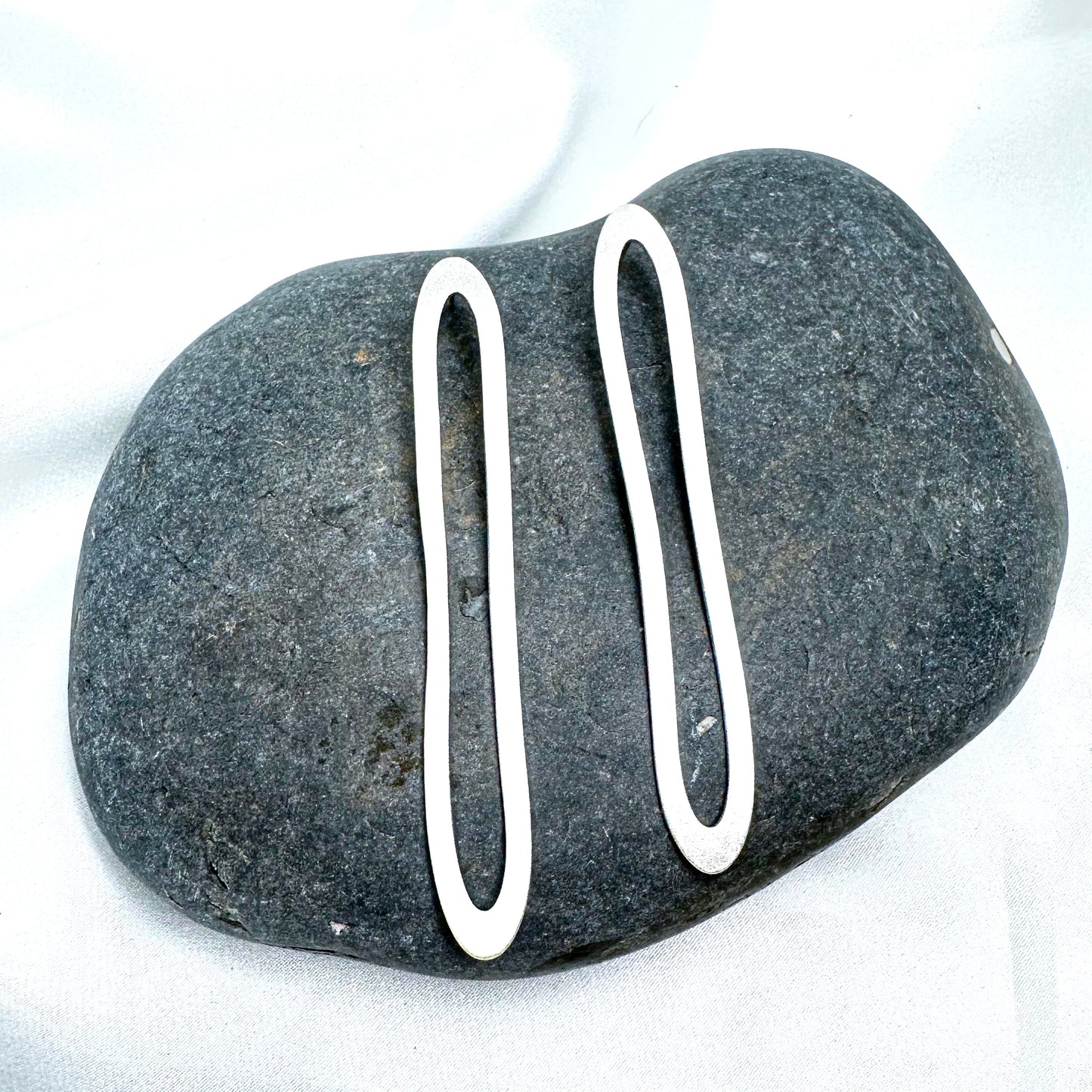 Moderne Herz-Ohrstecker aus Sterlingsilber
