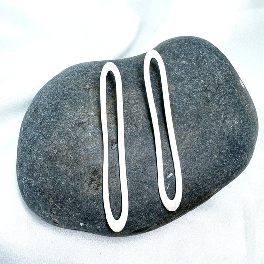 Moderne Herz-Ohrstecker aus Sterlingsilber