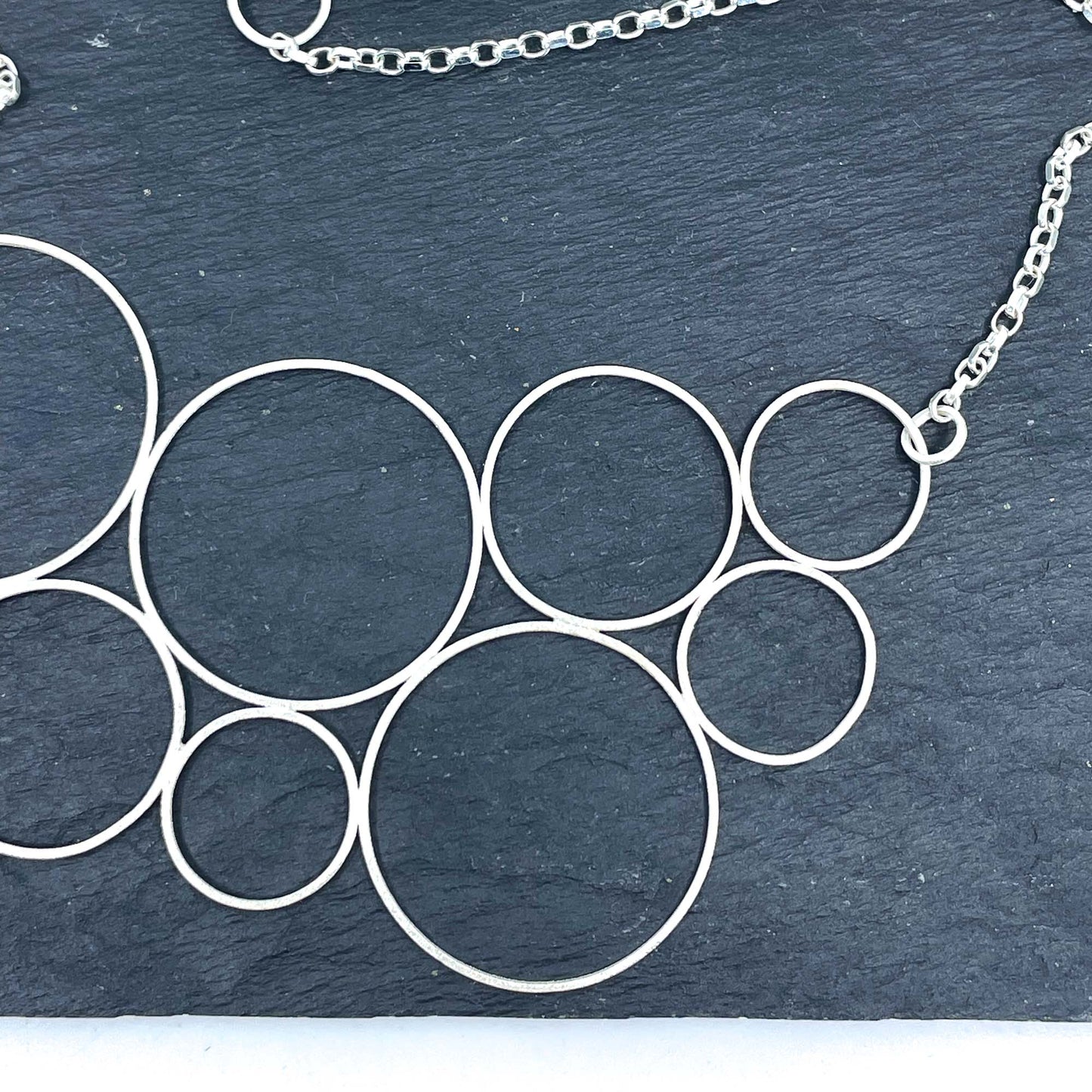Fotos !!!!! geometrische Silberkette mit runden Kreisen und verstellbarer Kette