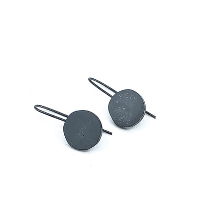 short minimalist grey dangly earrings in oxidised sterling silver and resin
