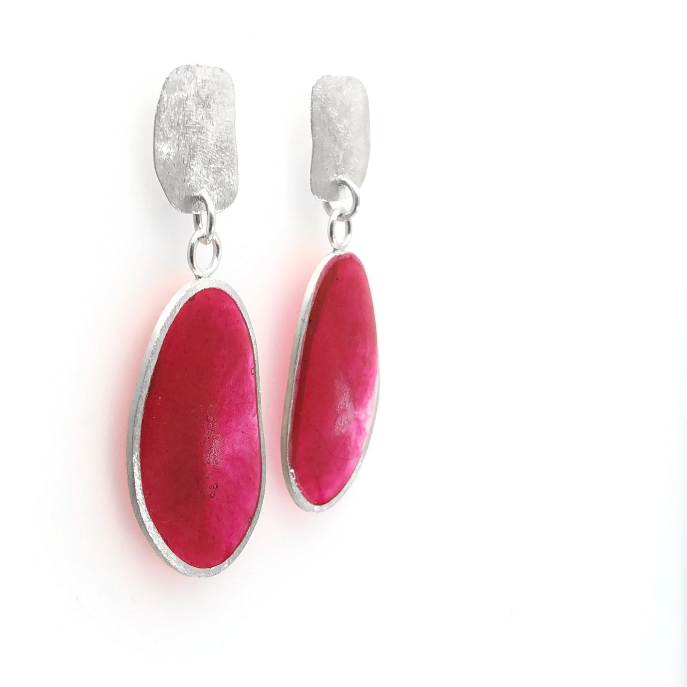 dark pink dangling earrings • 925 sterling silver and resin