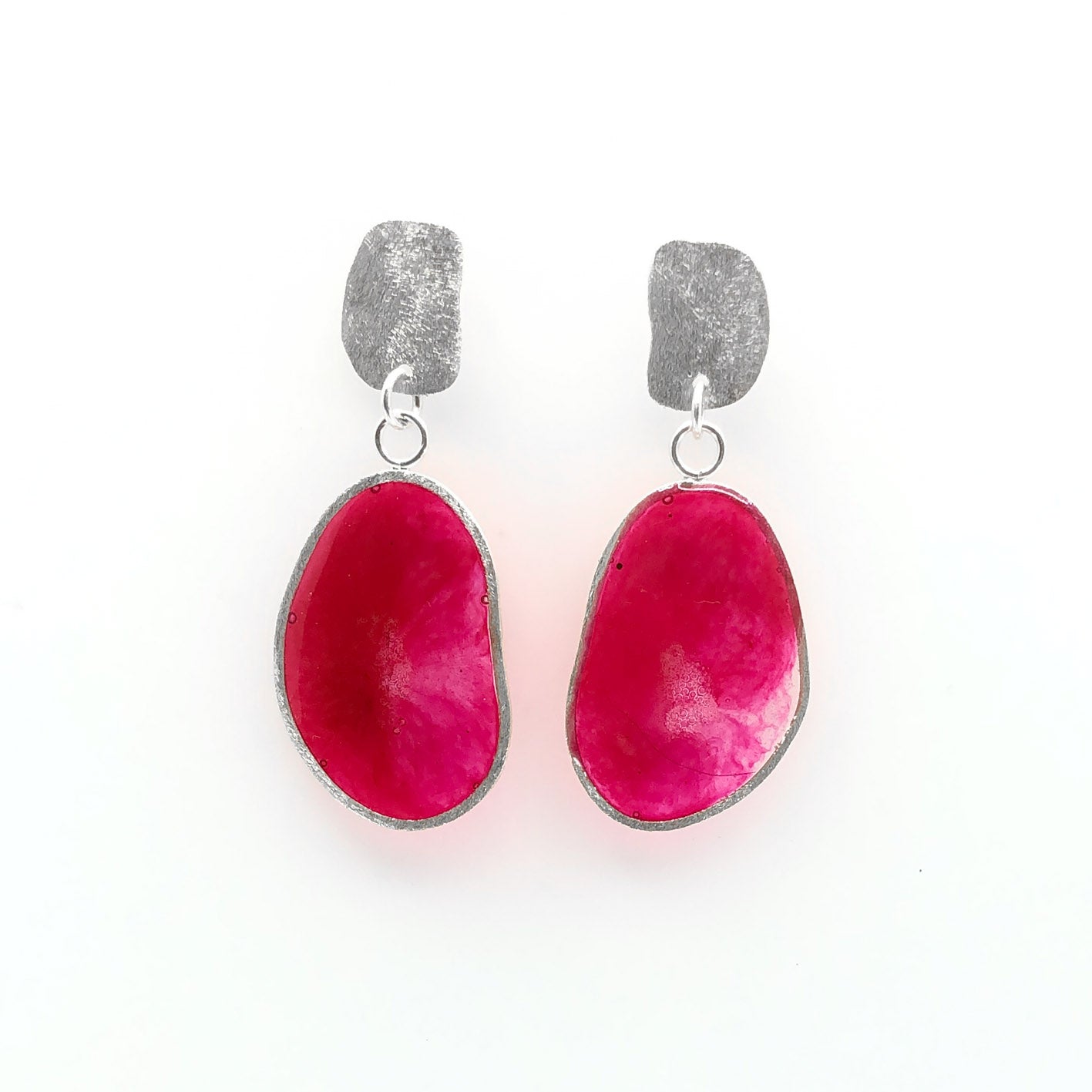 dark pink dangling earrings • 925 sterling silver and resin