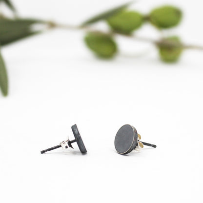 small grey round stud earrings in 925 sterling silver • filled with resin