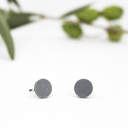 small grey round stud earrings in 925 sterling silver • filled with resin