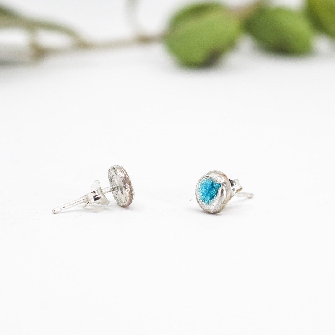 turquoise round small silver stud earrings • resin filled • handmade in France