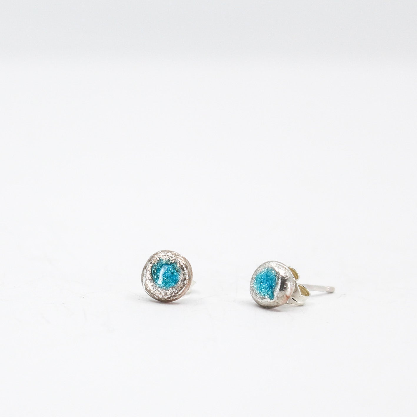 turquoise round small silver stud earrings • resin filled • handmade in France