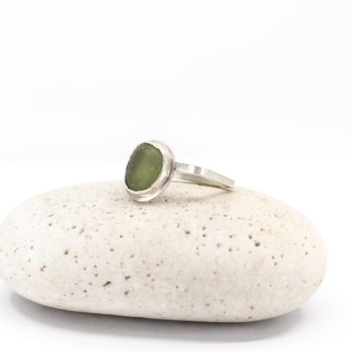 modern simple silver ring with authentic green sea glass in 925 eco sterling silver, sabine werner jewellery 